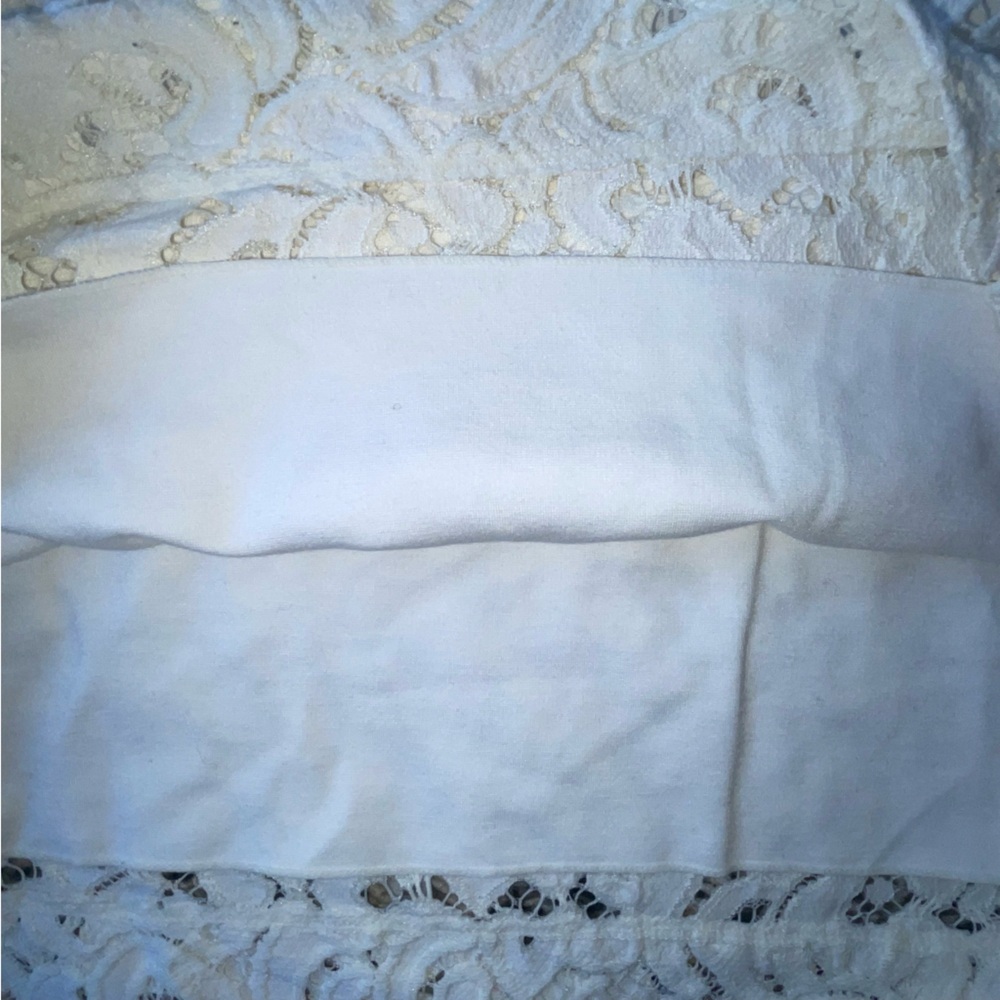 Banana Republic Cream Lace Top- Medium - Picture 5 of 7